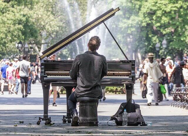 ストリートピアノ
